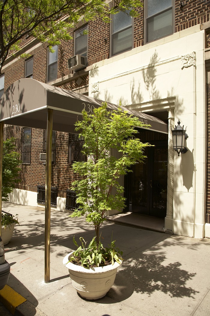 Photo 1 of 230 Riverside Drive 3-O, Upper West Side, NYC, $1,270,000, Web #: 15417897